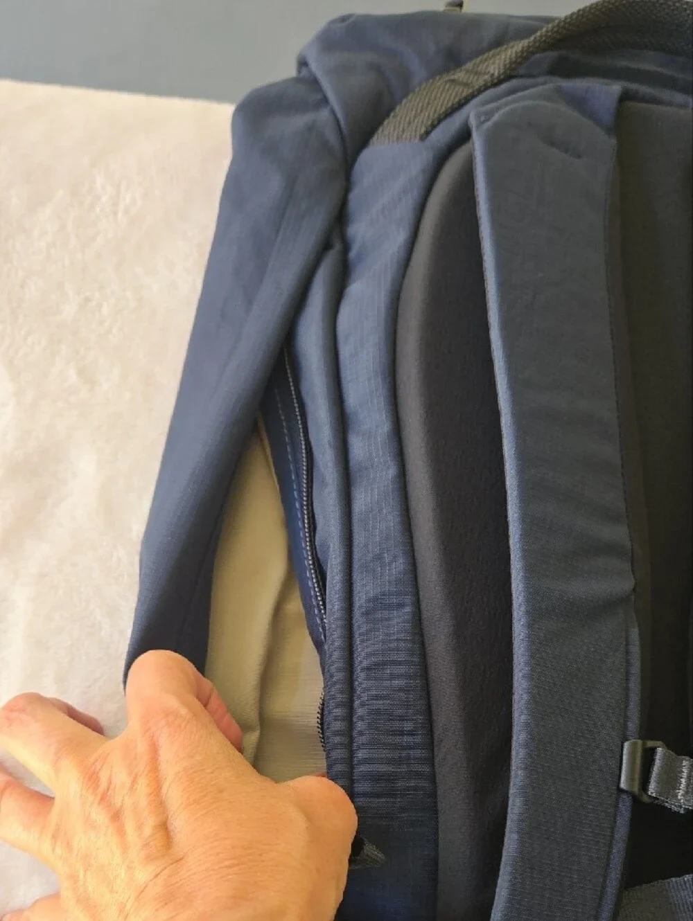 Bellroy zippered slide