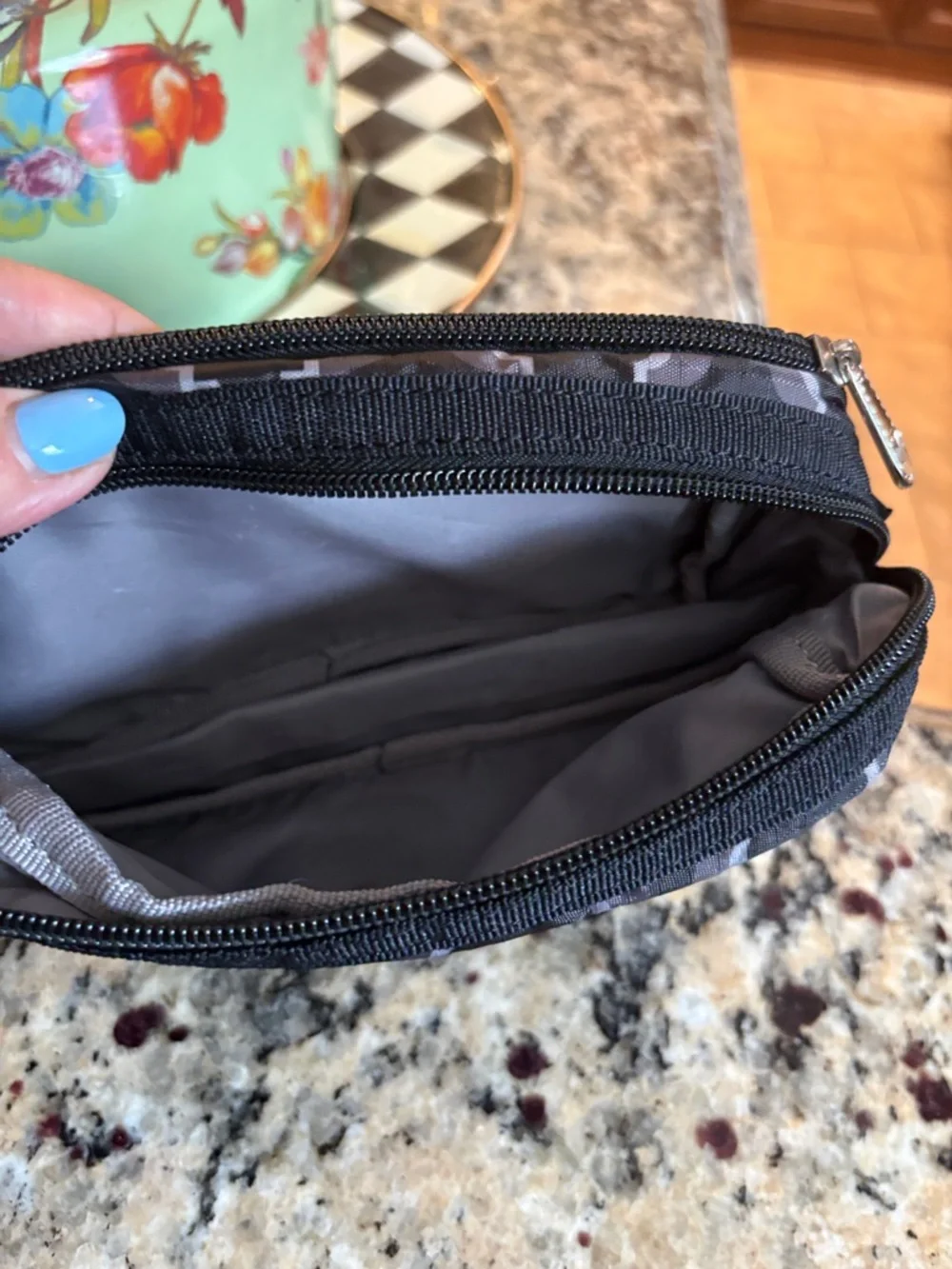 Brighton compact zip