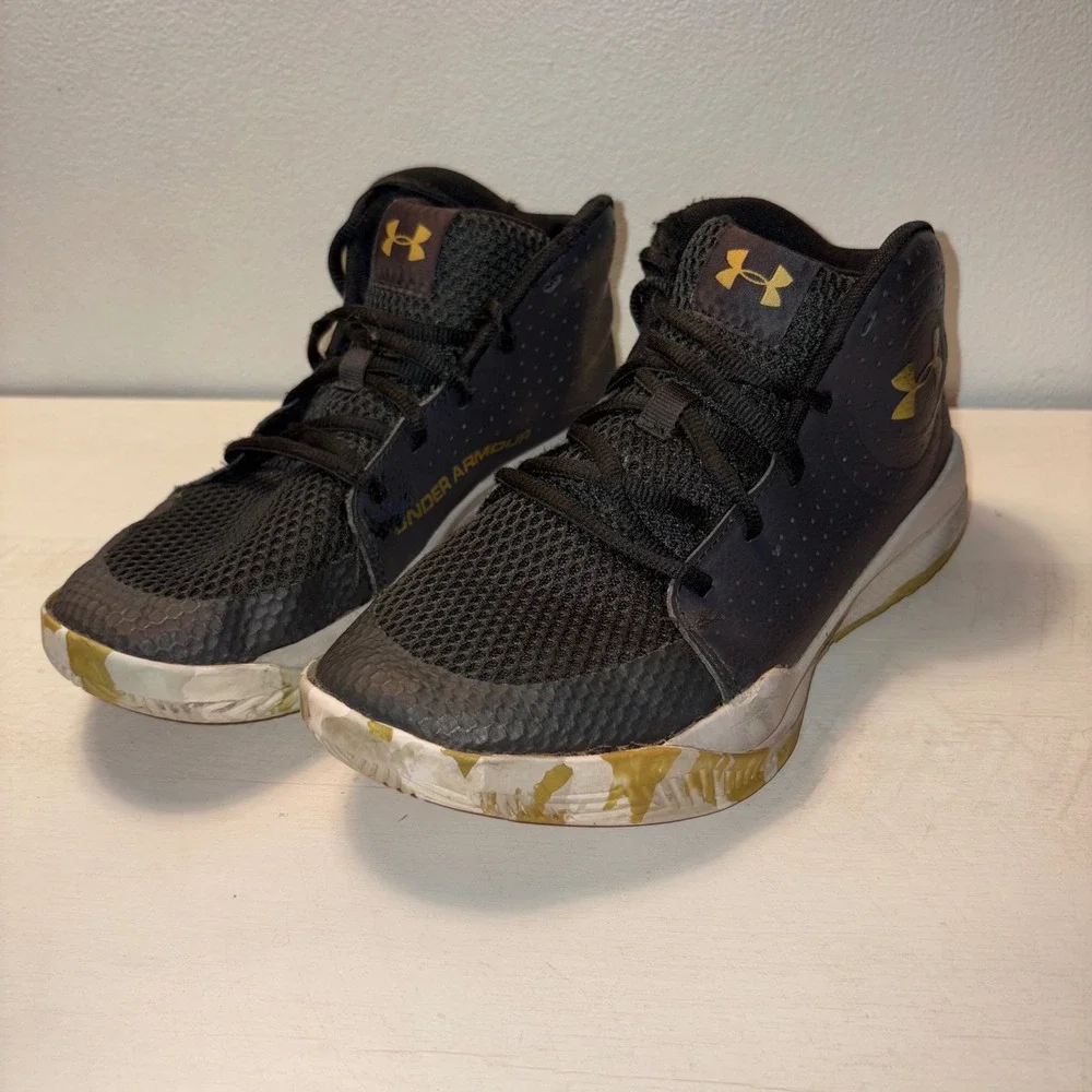Under Armour Basketball Shoes‎ Athletic Sneakers High Top Youth Size 6Y