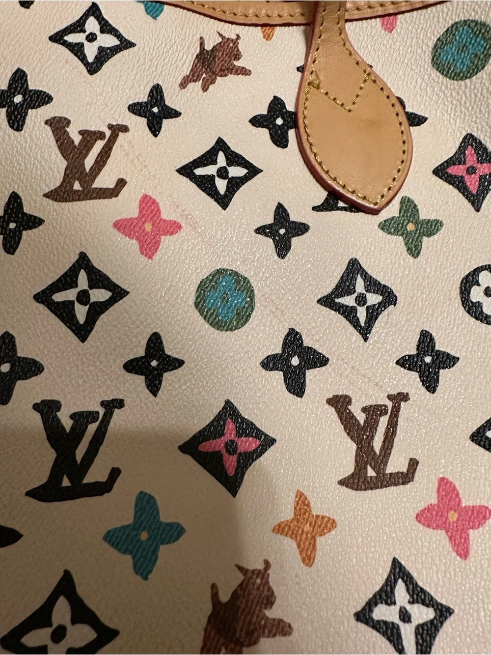 White color full tote