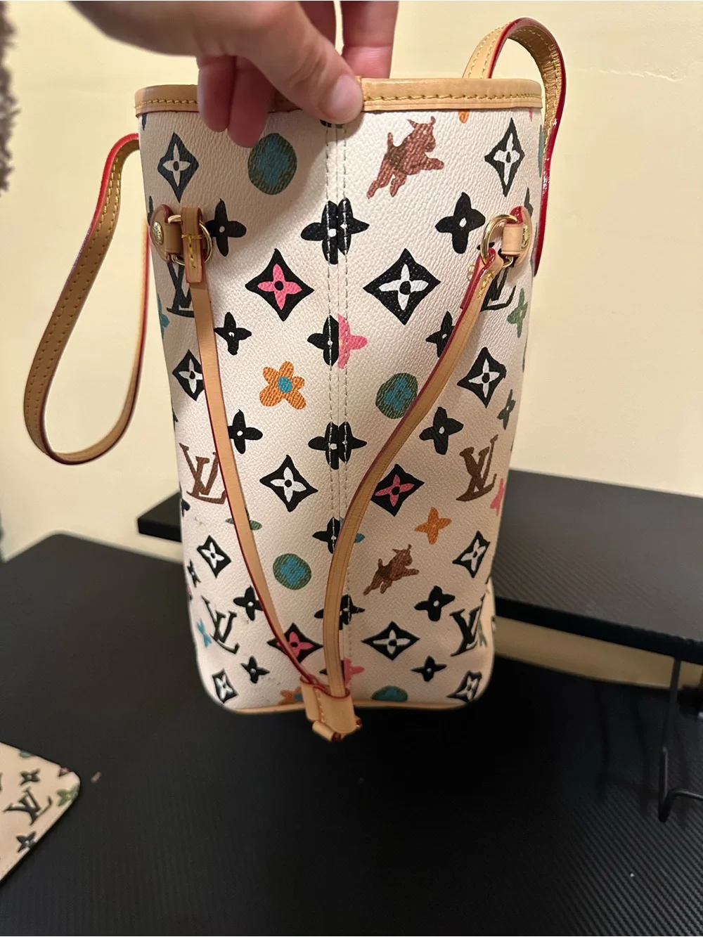 White color full tote