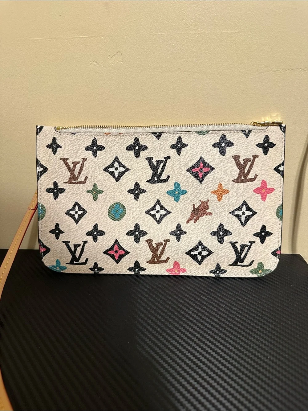 White color full tote