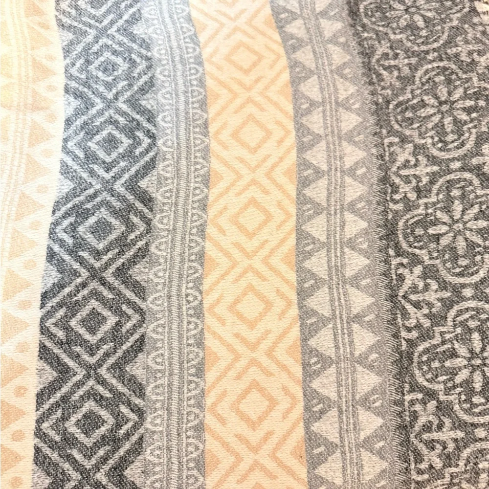 The Unbranded Brand stylish scarf