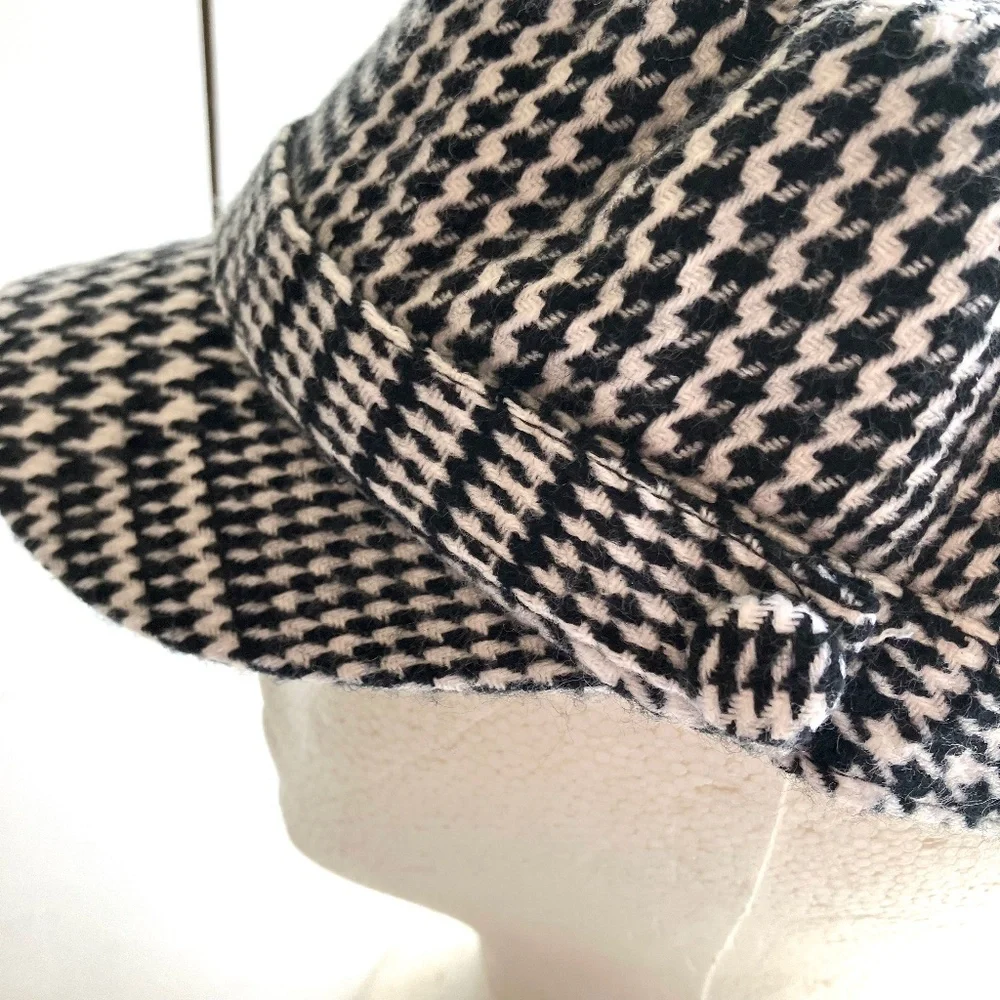 Black Rivet stylish houndstooth