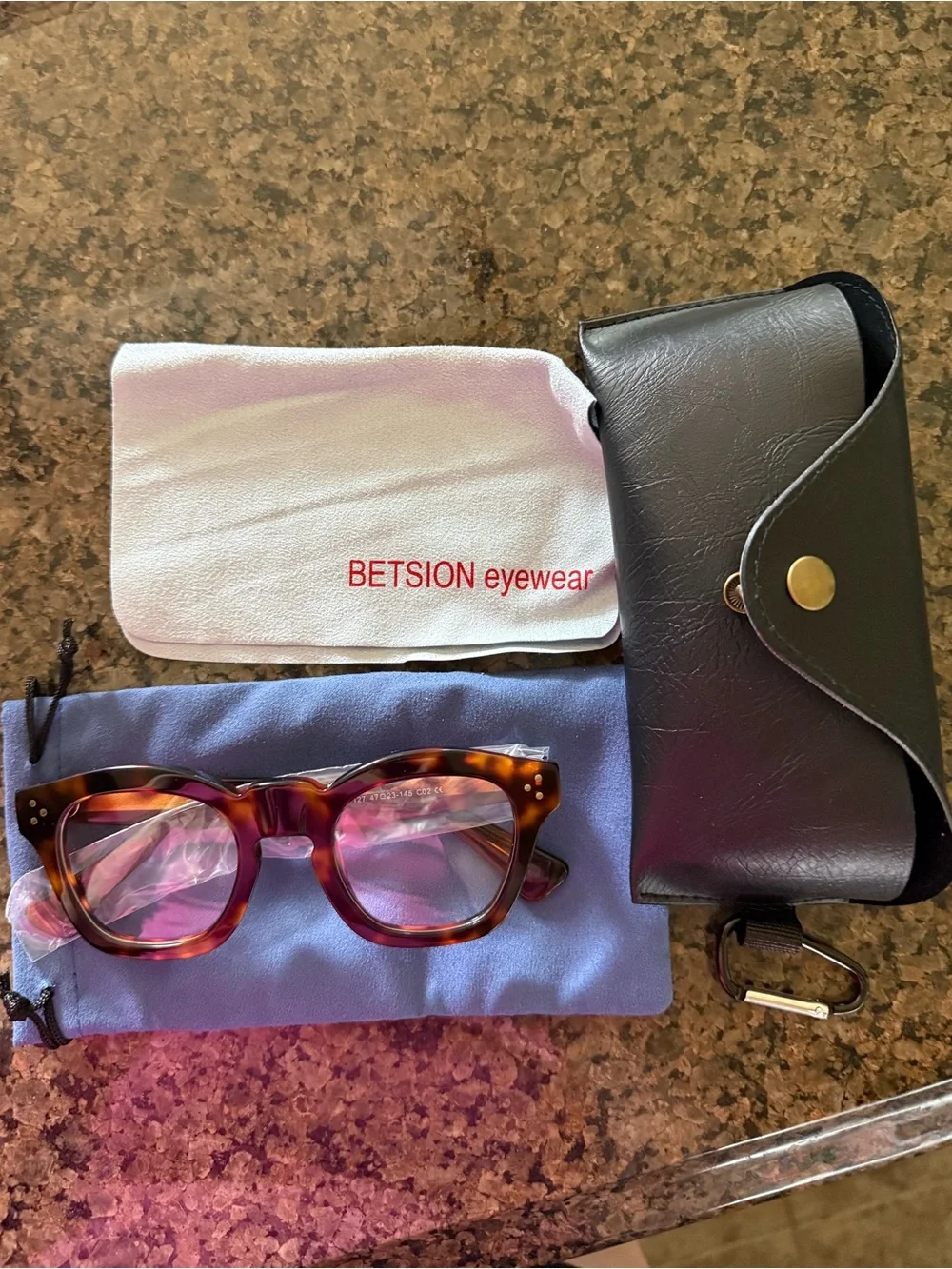 Betison bold square