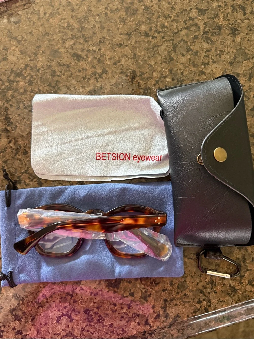Betison bold square