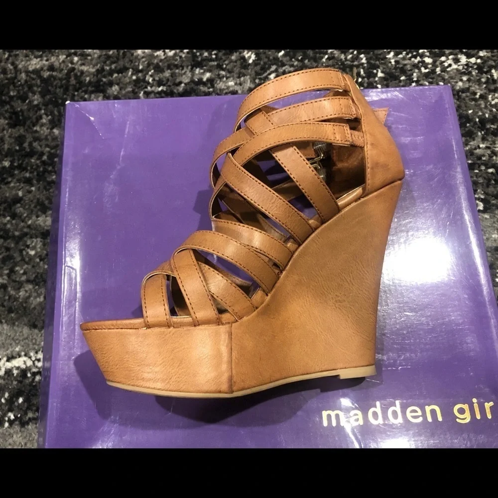 Kendall & Kylie polish off