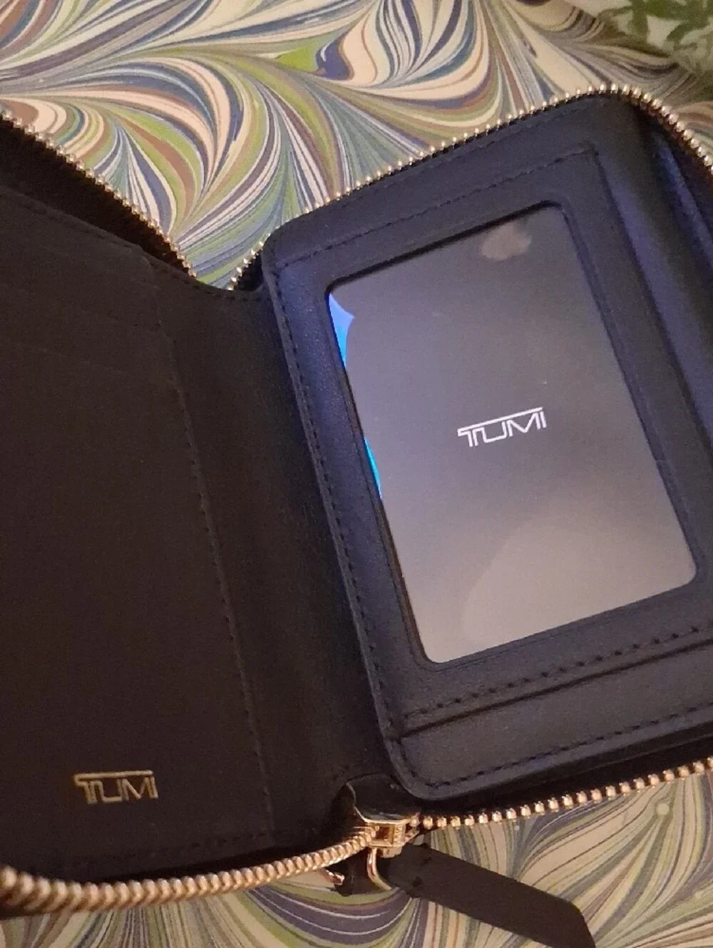 Tumi compact zip