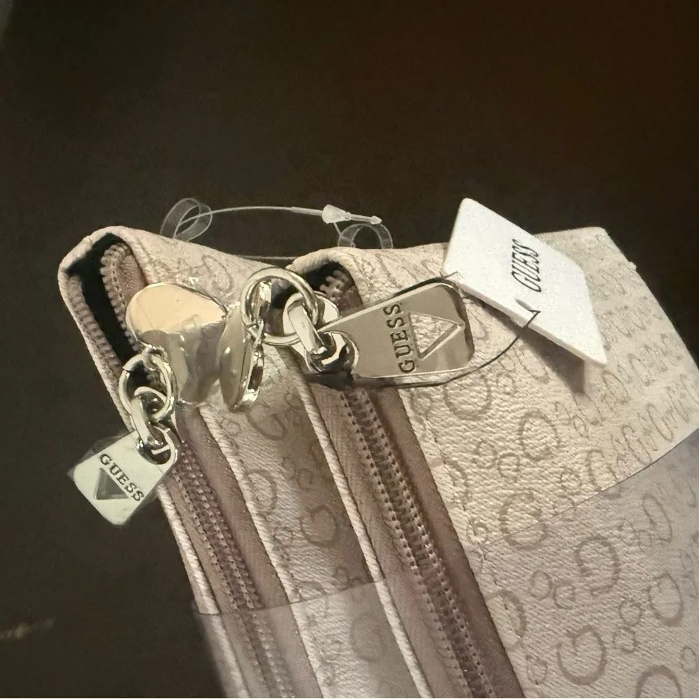 Guess stylish cosmetic