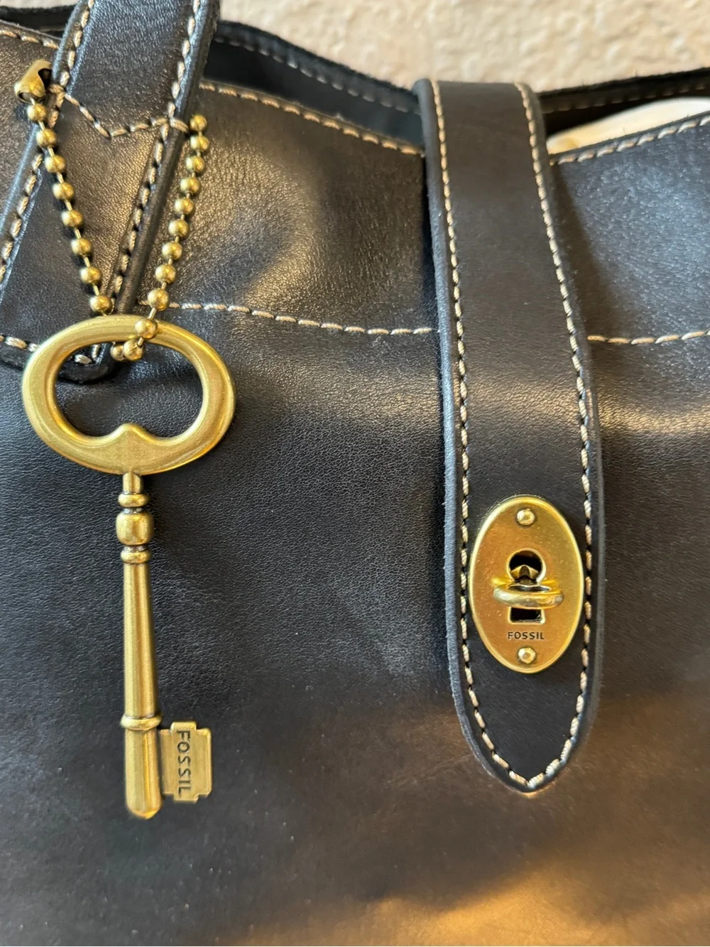 Fossil sleek black