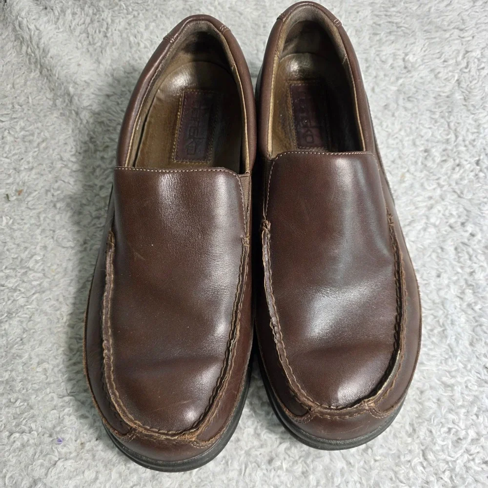 Dansko pulls view slip