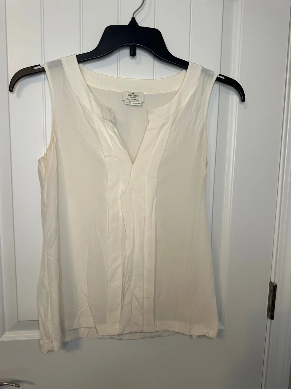 kate spade 100% silk Cream V-Notch Pleated Sleeveless Top unlined