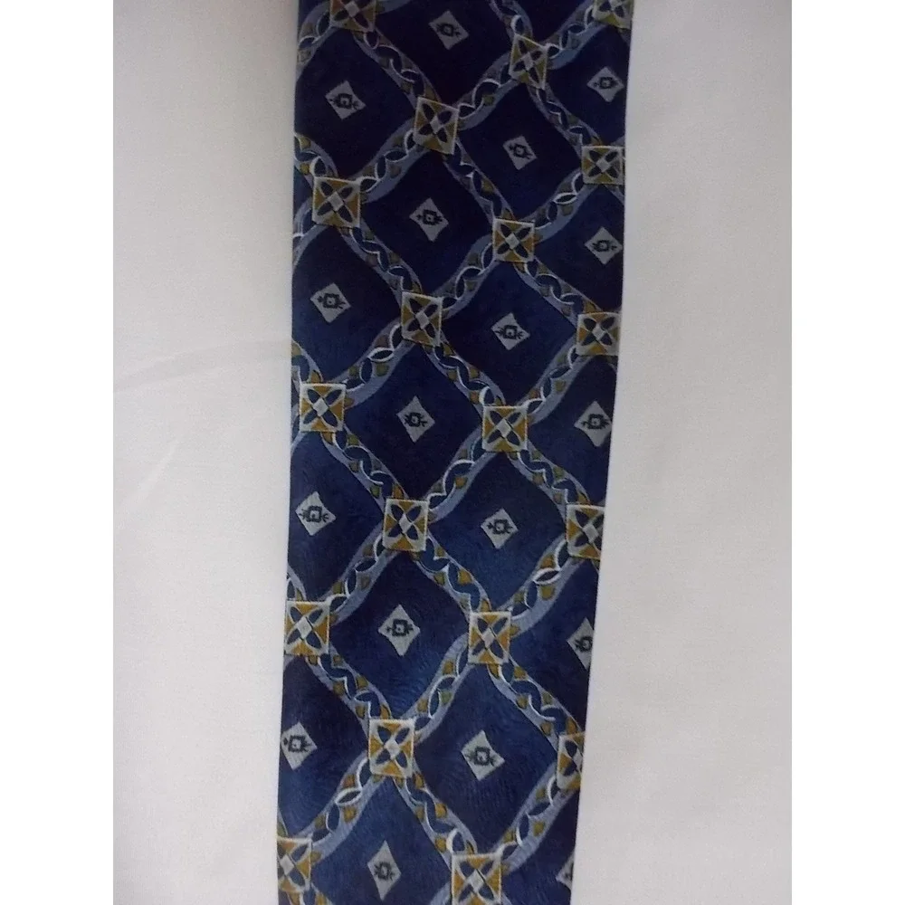 Ketch Mens Blue Gold GeoDiamond Pattern Silk Blend Necktie Formal Accessory