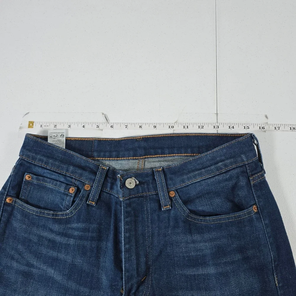 Levis straight provides