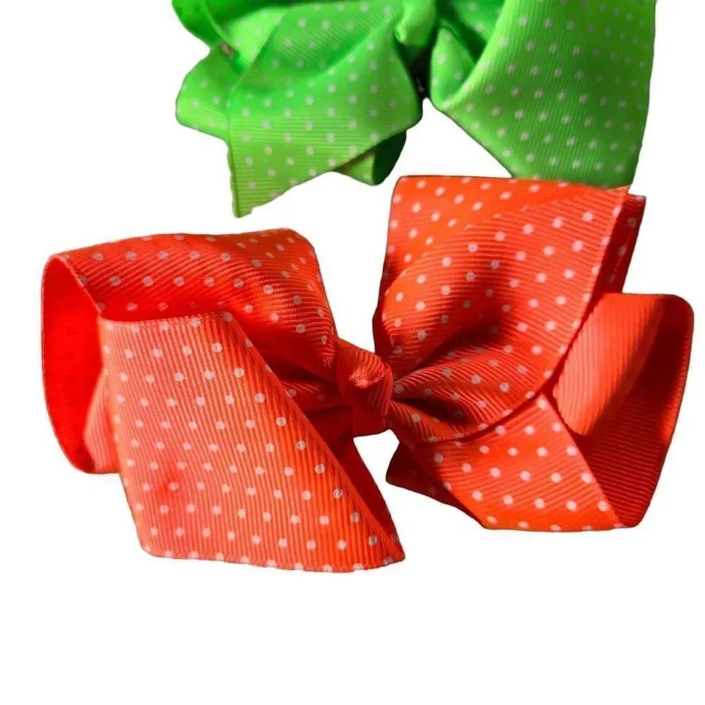 2 polka-dot bows, 5