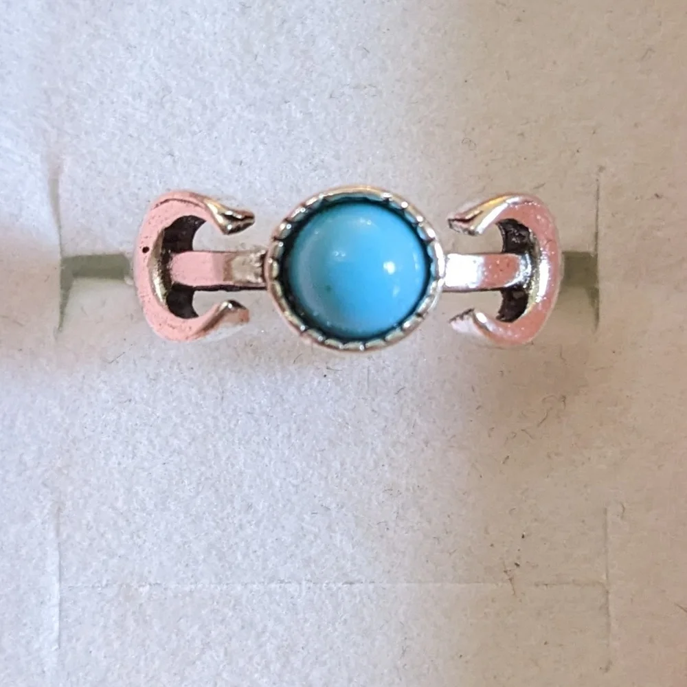 New Exaggerated Turquoise Ring Vintage Style size 7 3/4, T2B1G