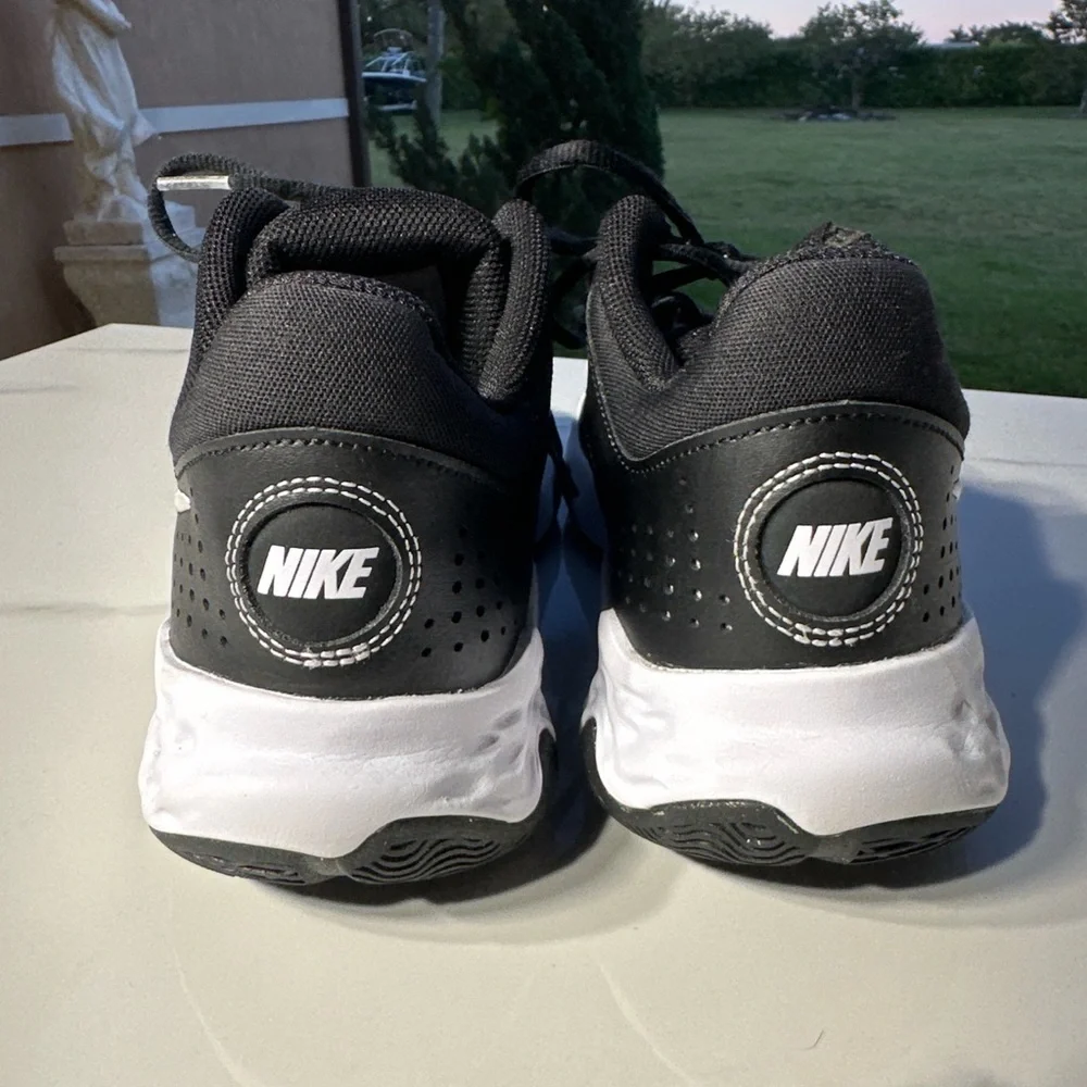 Nike fly by