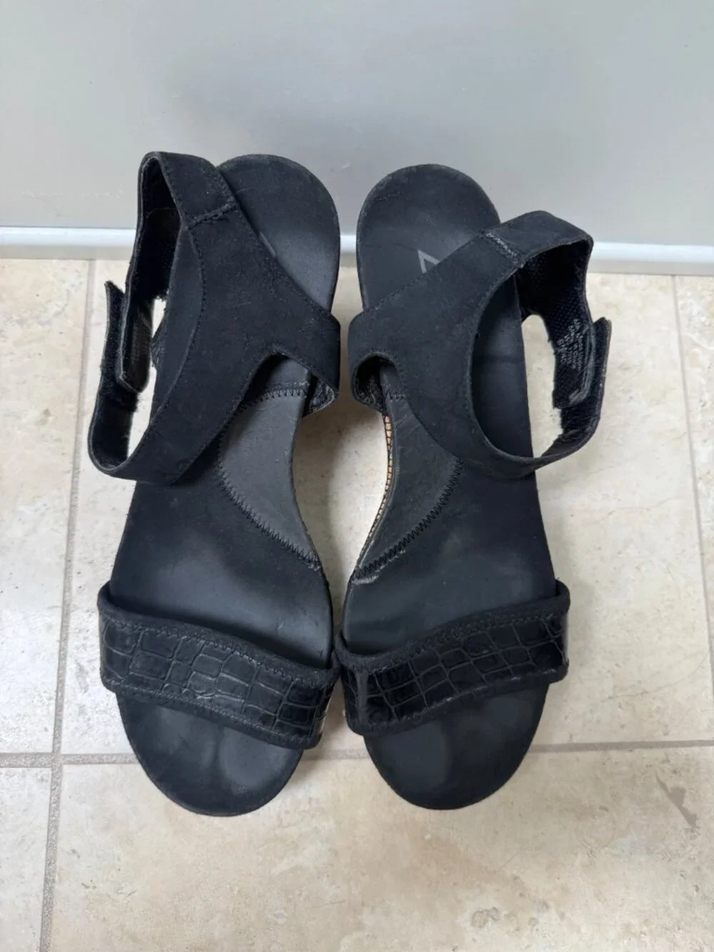 Dkny black wedge