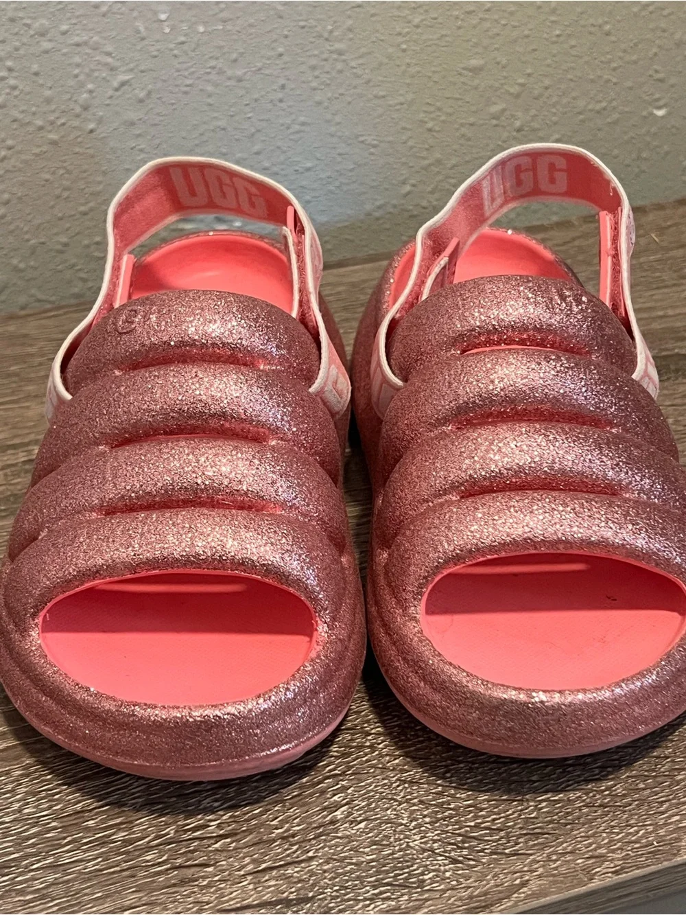 UGG sparkling pink