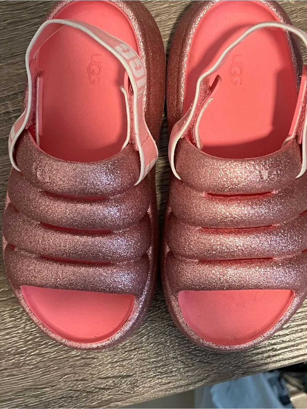 UGG sparkling pink