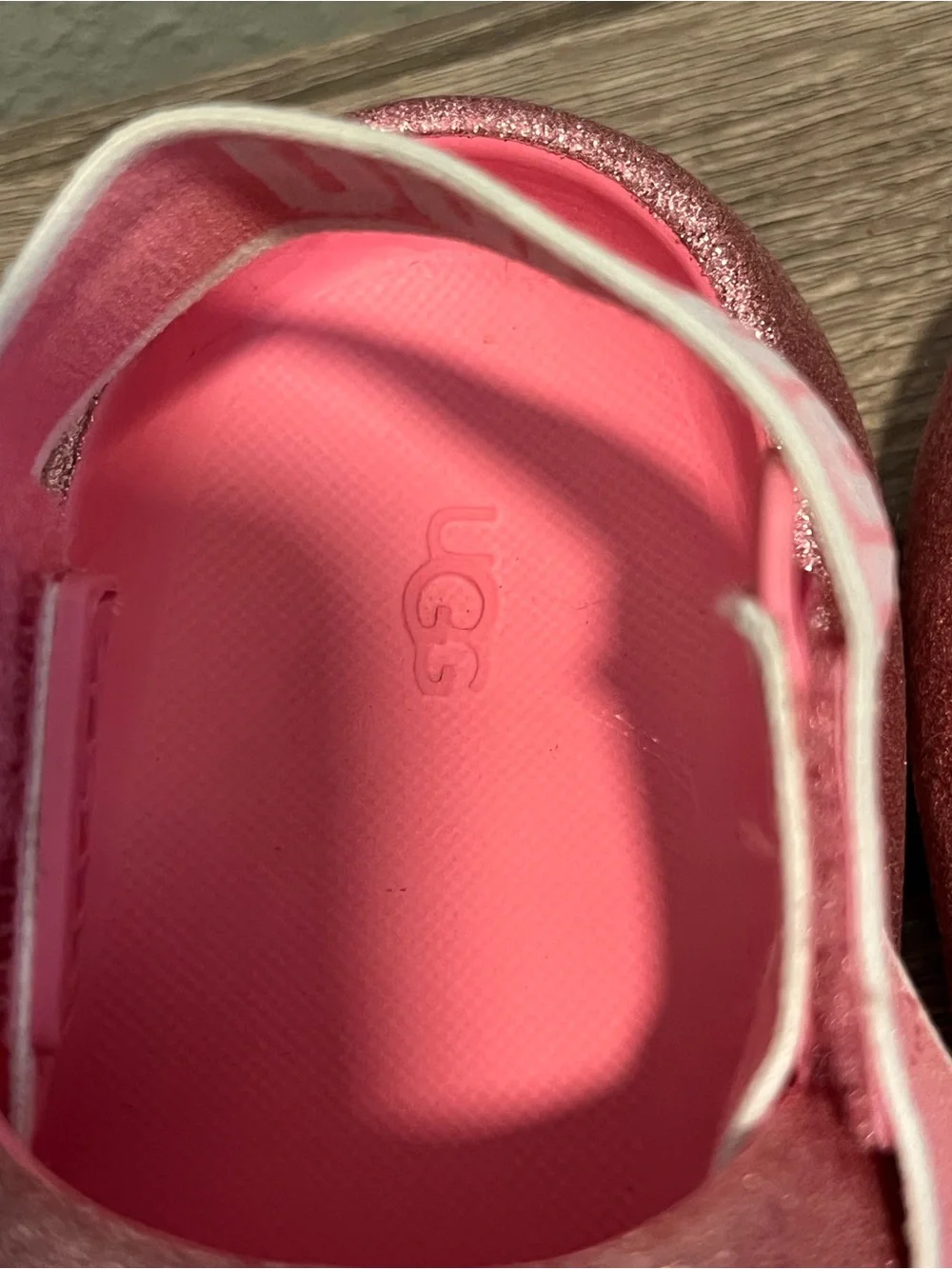 UGG sparkling pink