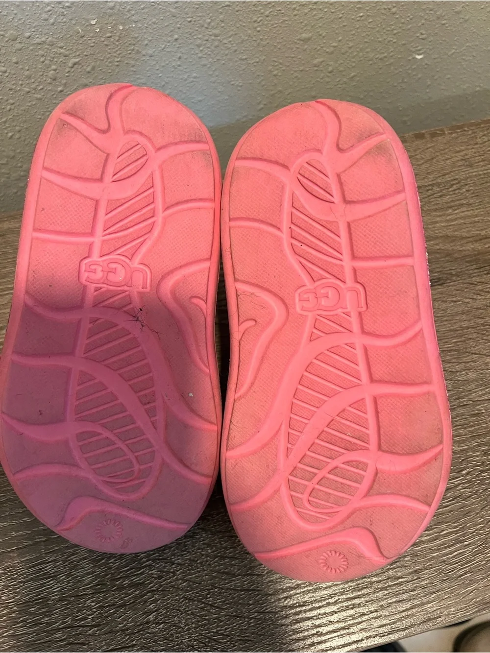 UGG sparkling pink