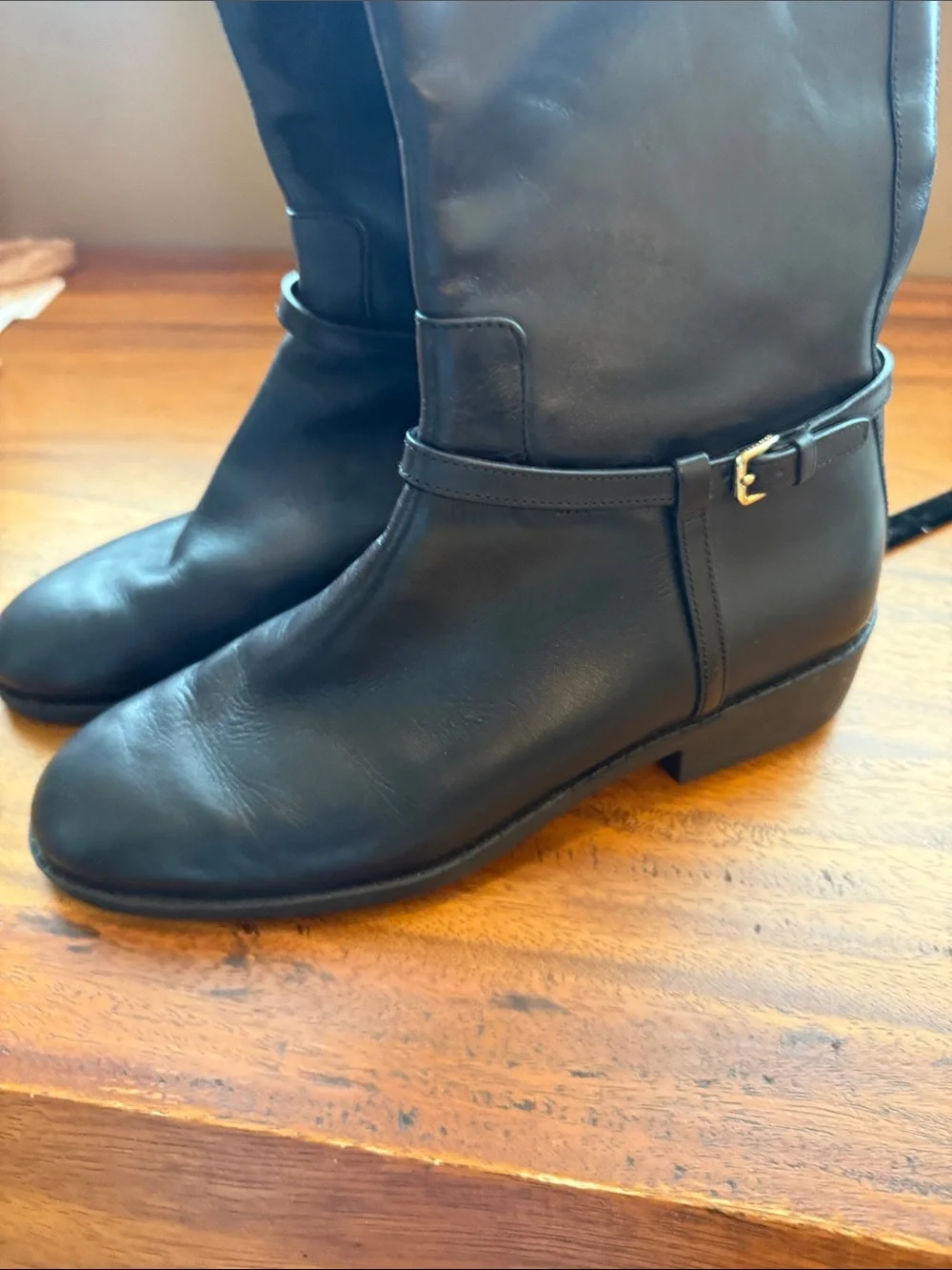 Cole Haan sleek knee