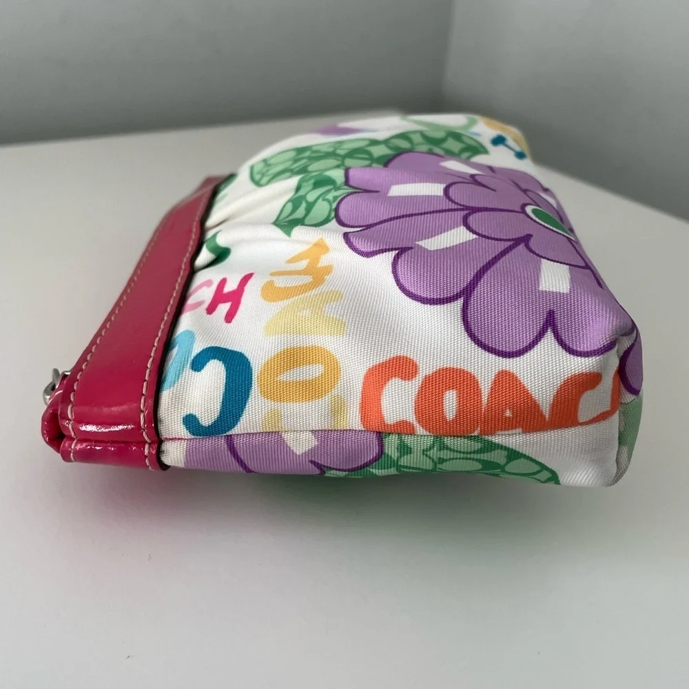 Coach Poppy Floral Wristlet | Vintage Y2k