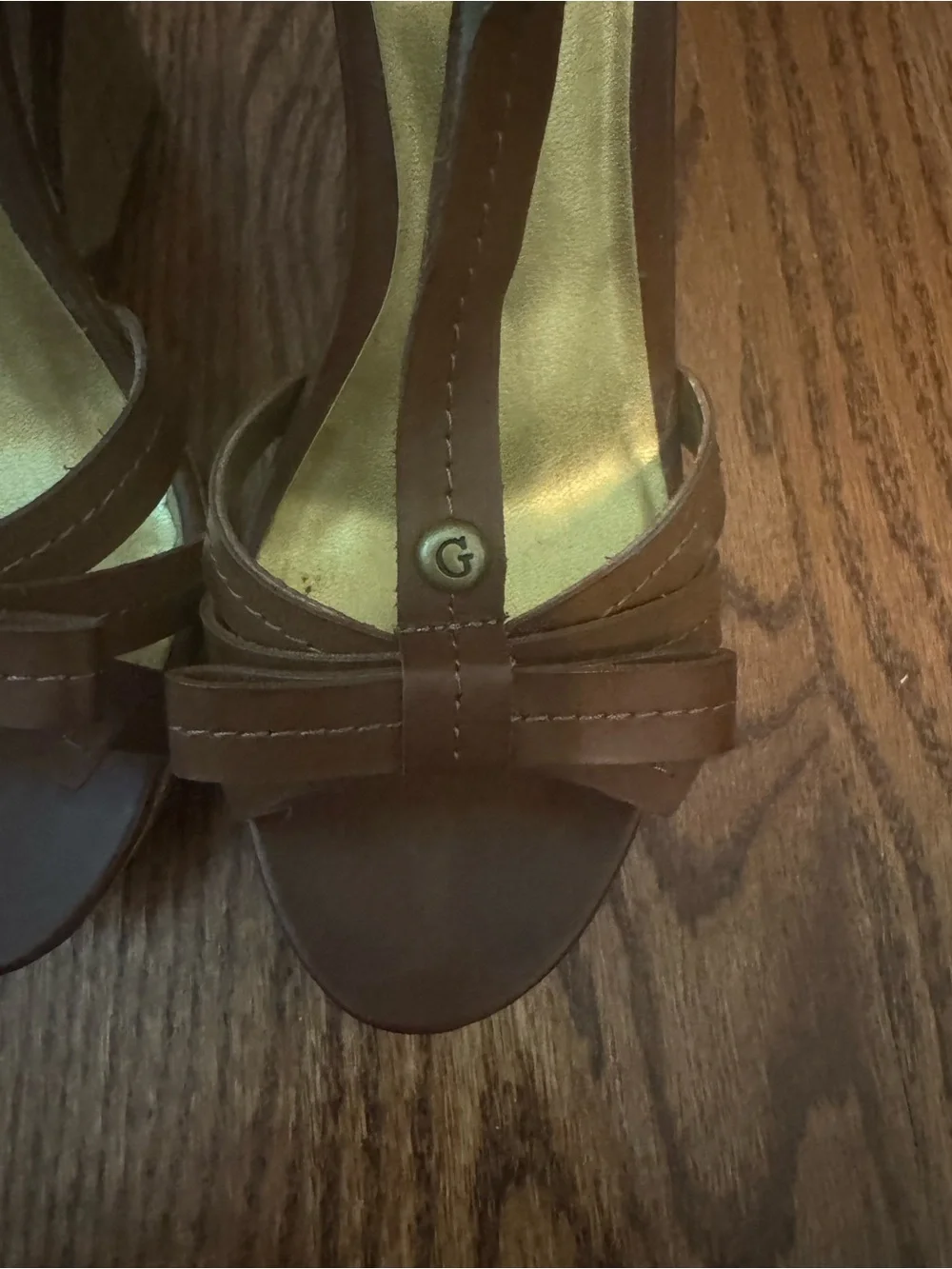 Guess strap open