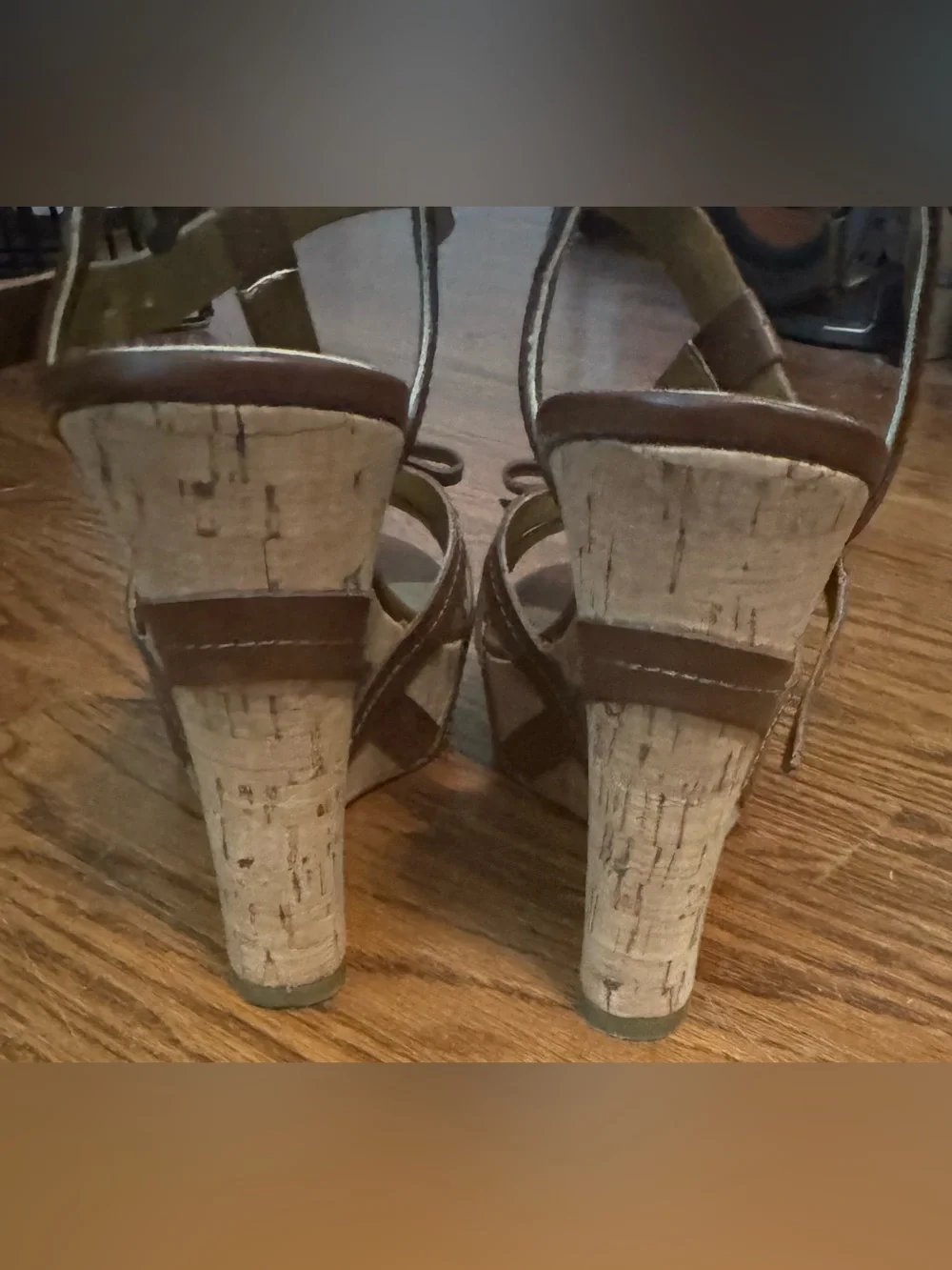 Guess strap open