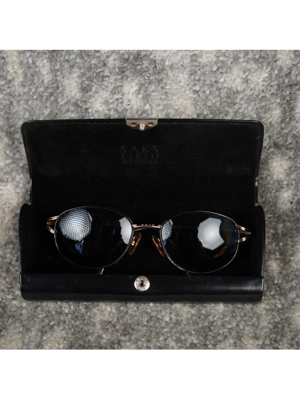 Gucci sleek oval