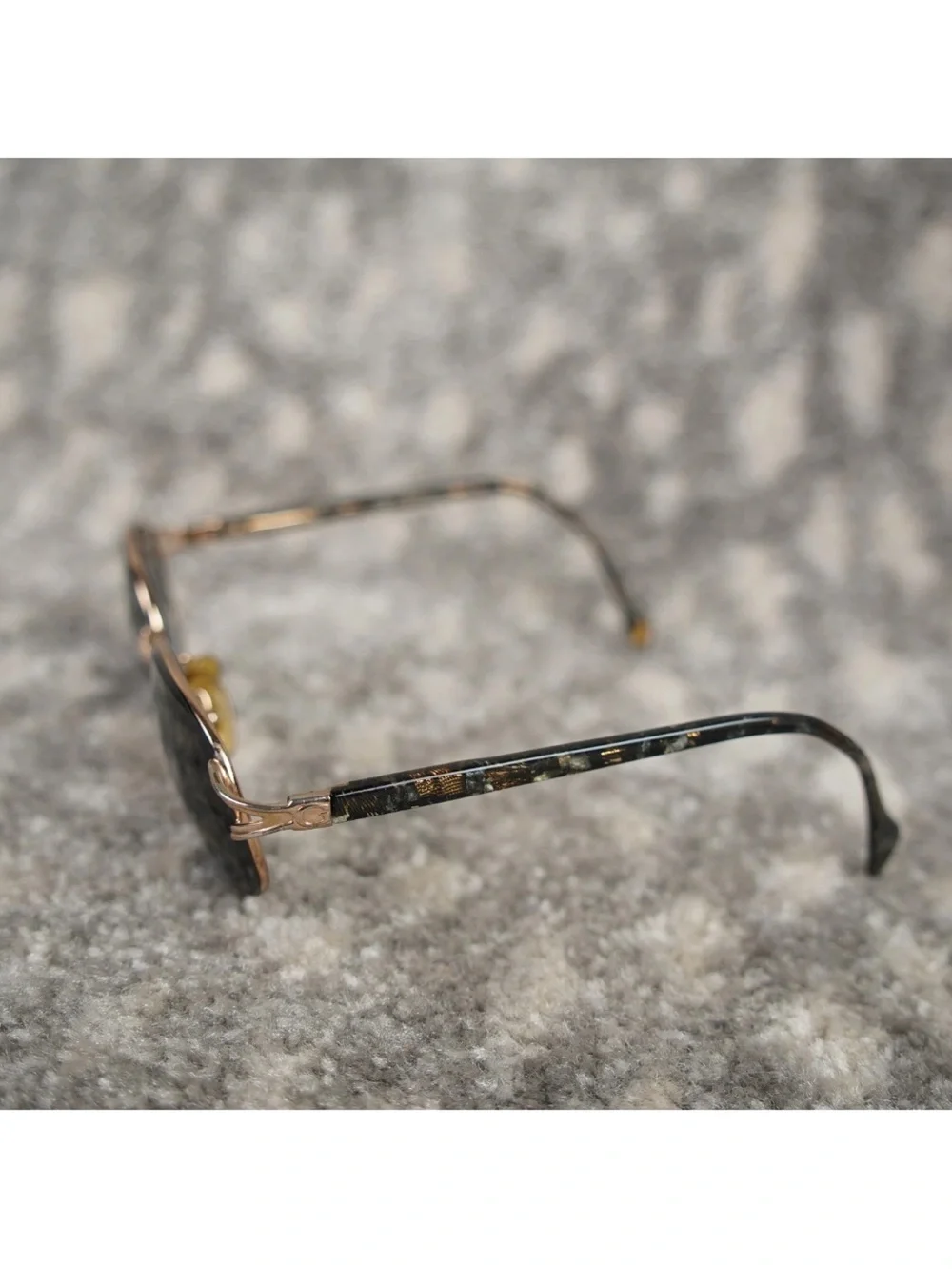 Gucci sleek oval