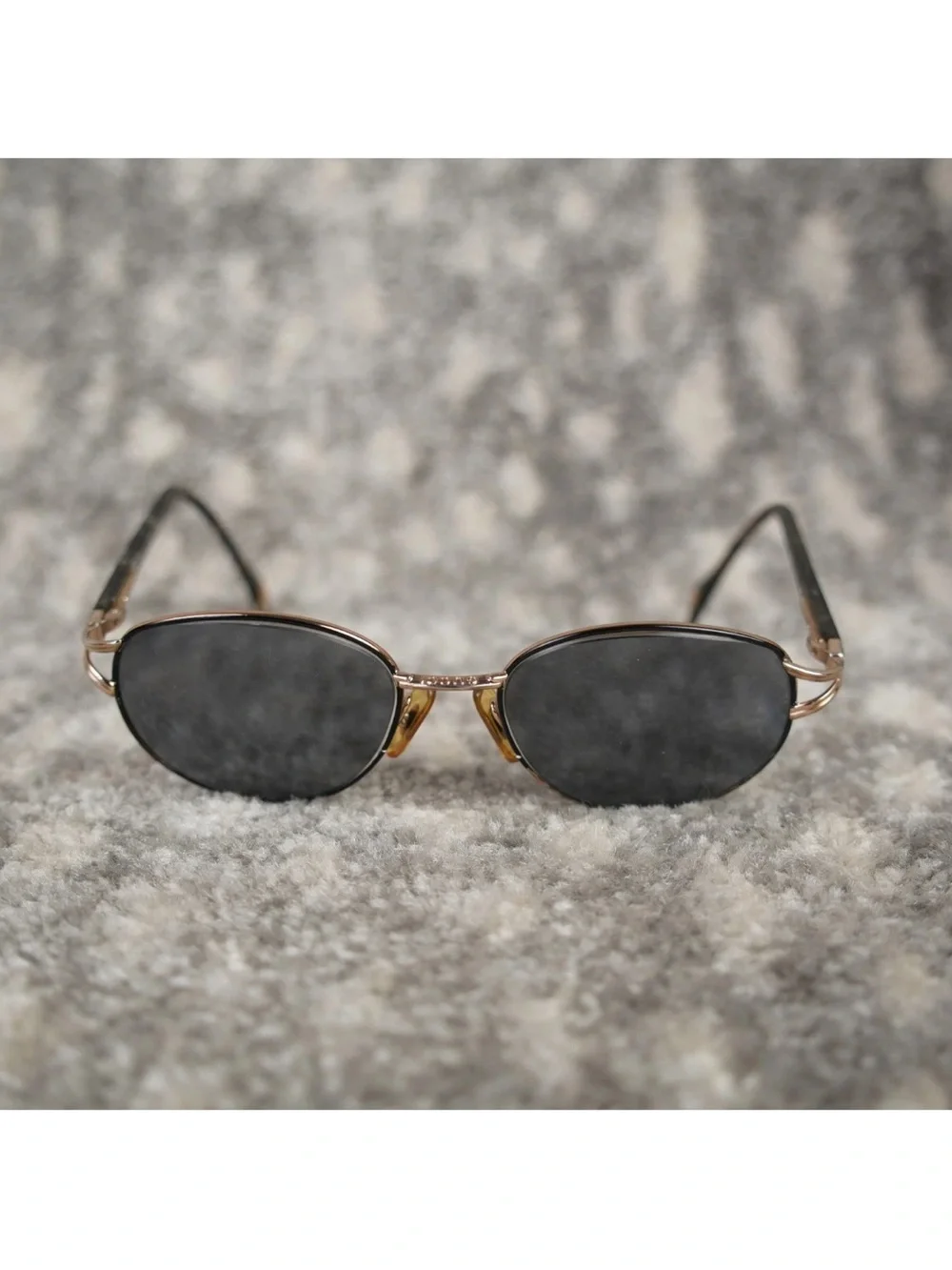 Gucci sleek oval