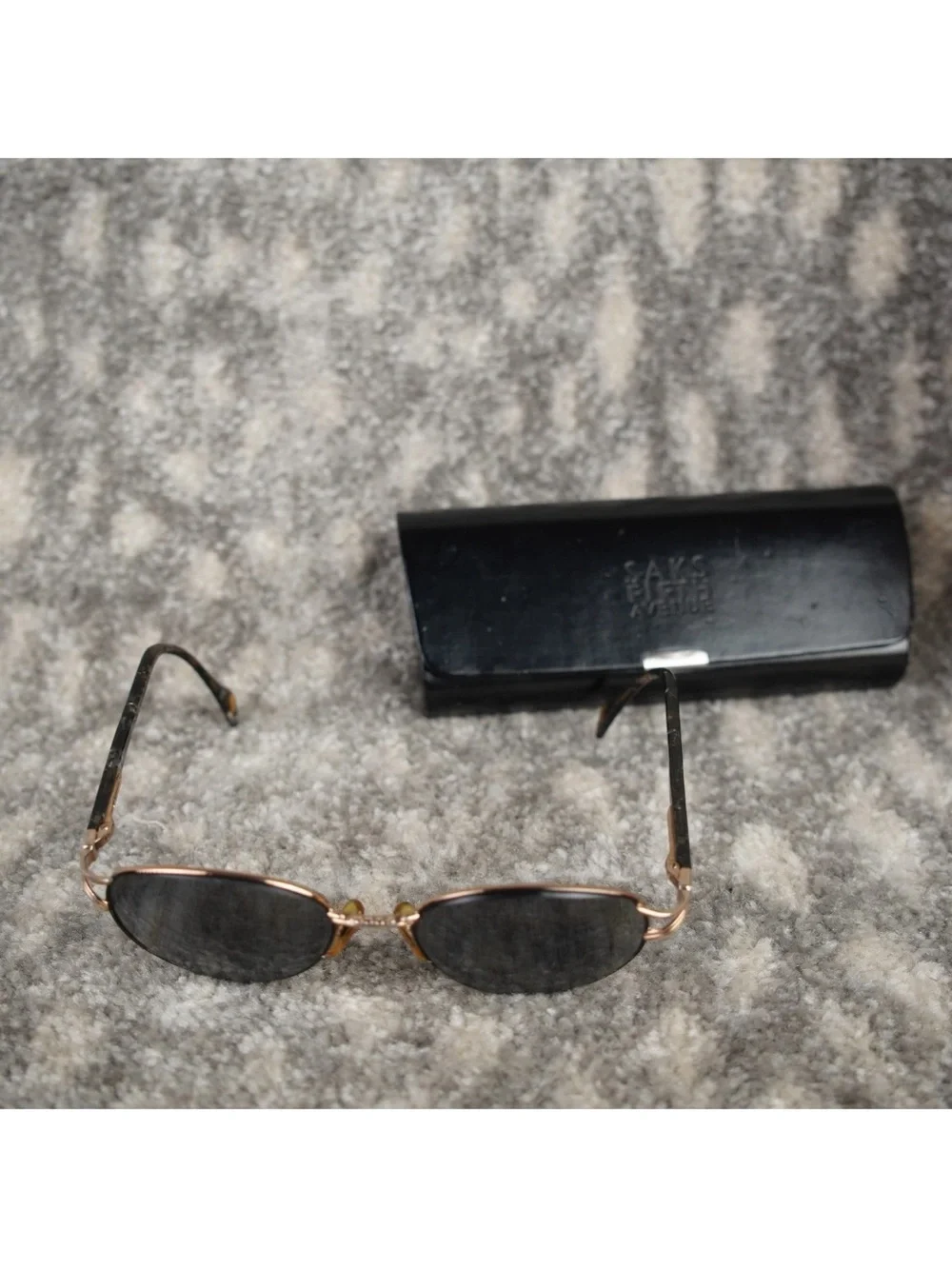 Gucci sleek oval