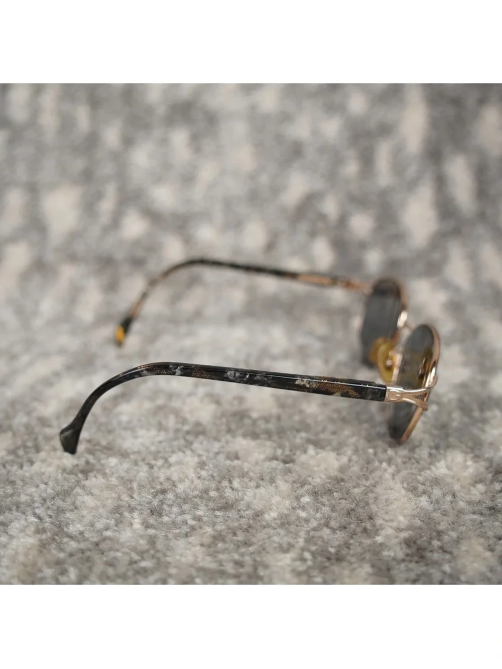 Gucci sleek oval