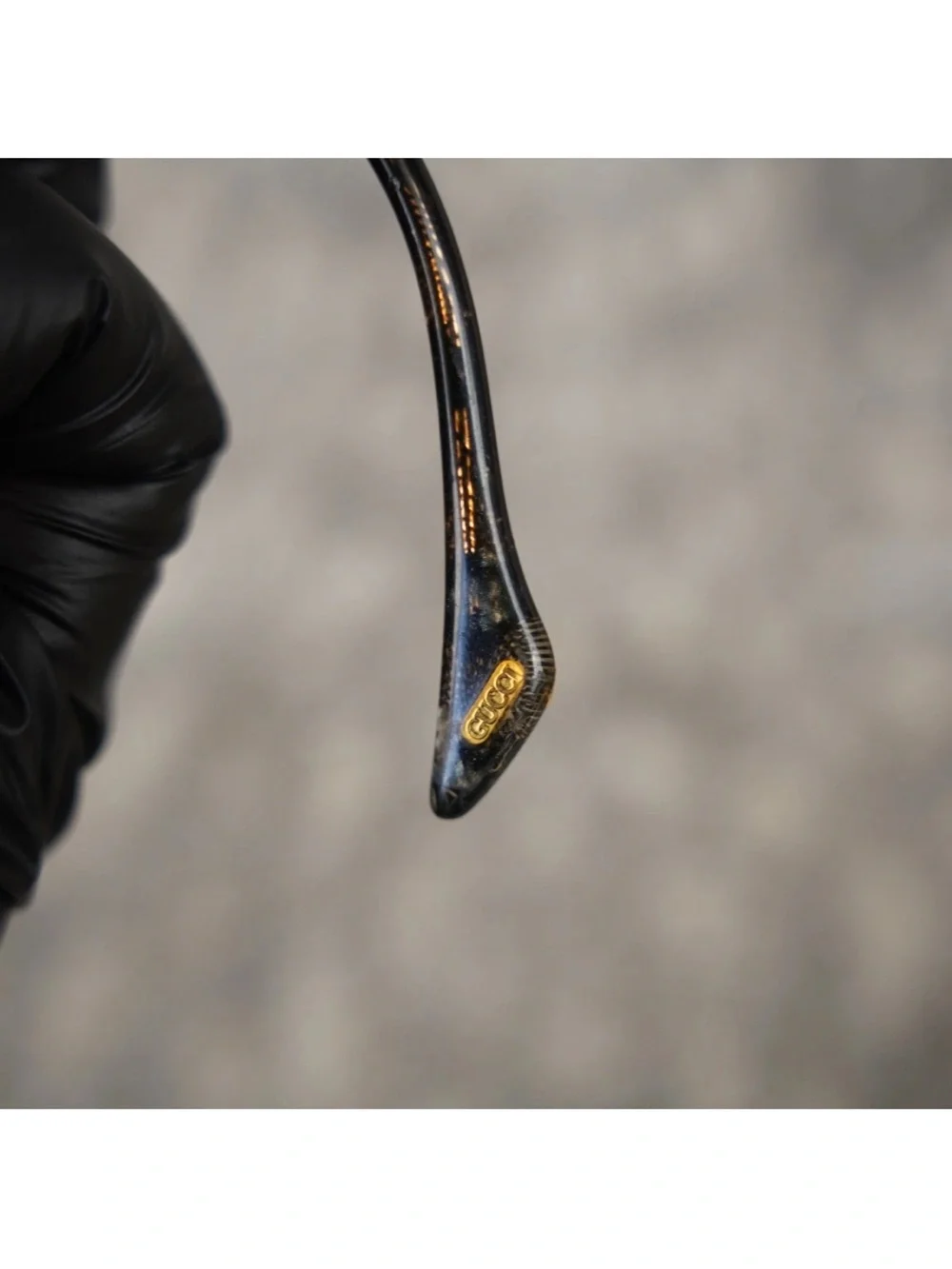 Gucci sleek oval