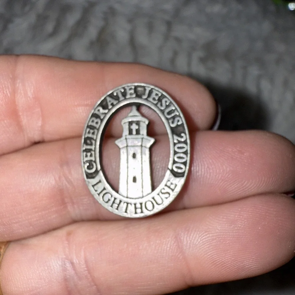 Celebrate‎ Jesus 2000 Lighthouse Pin Christianity God Religion Silver Tone 5015