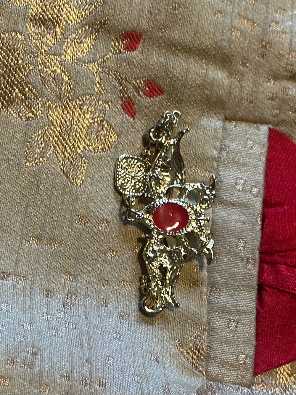 N/A gold tone