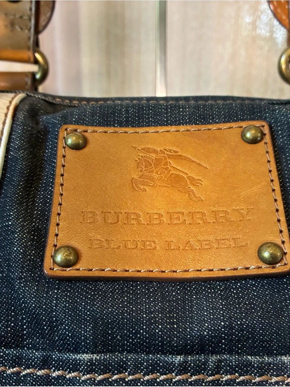 Burberry duffel white