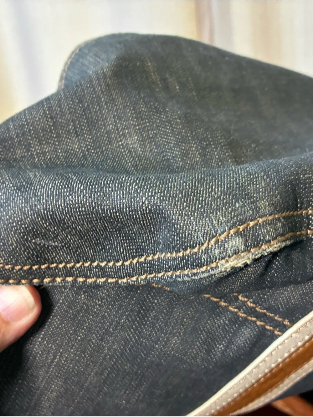 Burberry accents handles