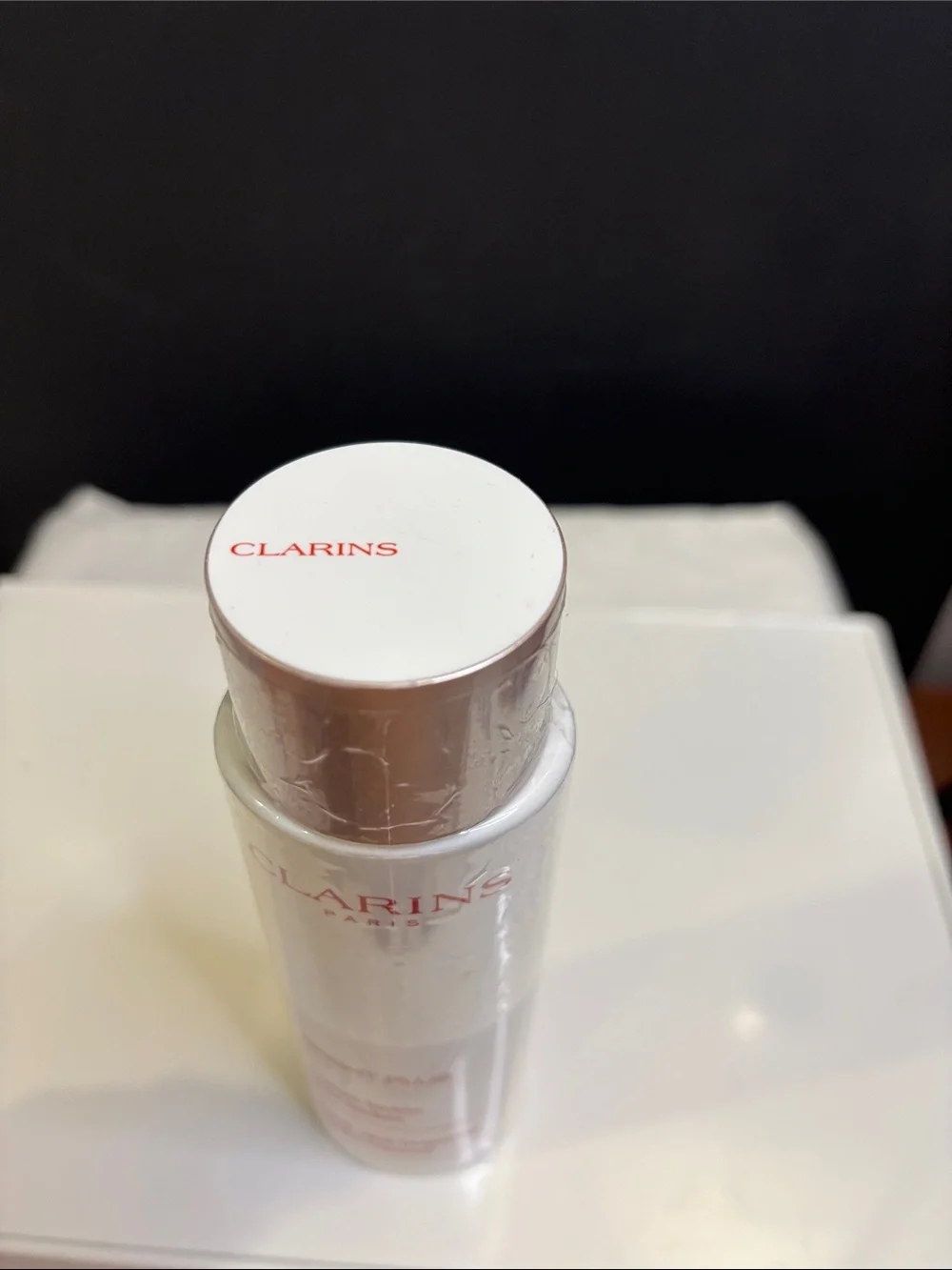 Clarins Bright Plus Dark Spot-targeting milky essence