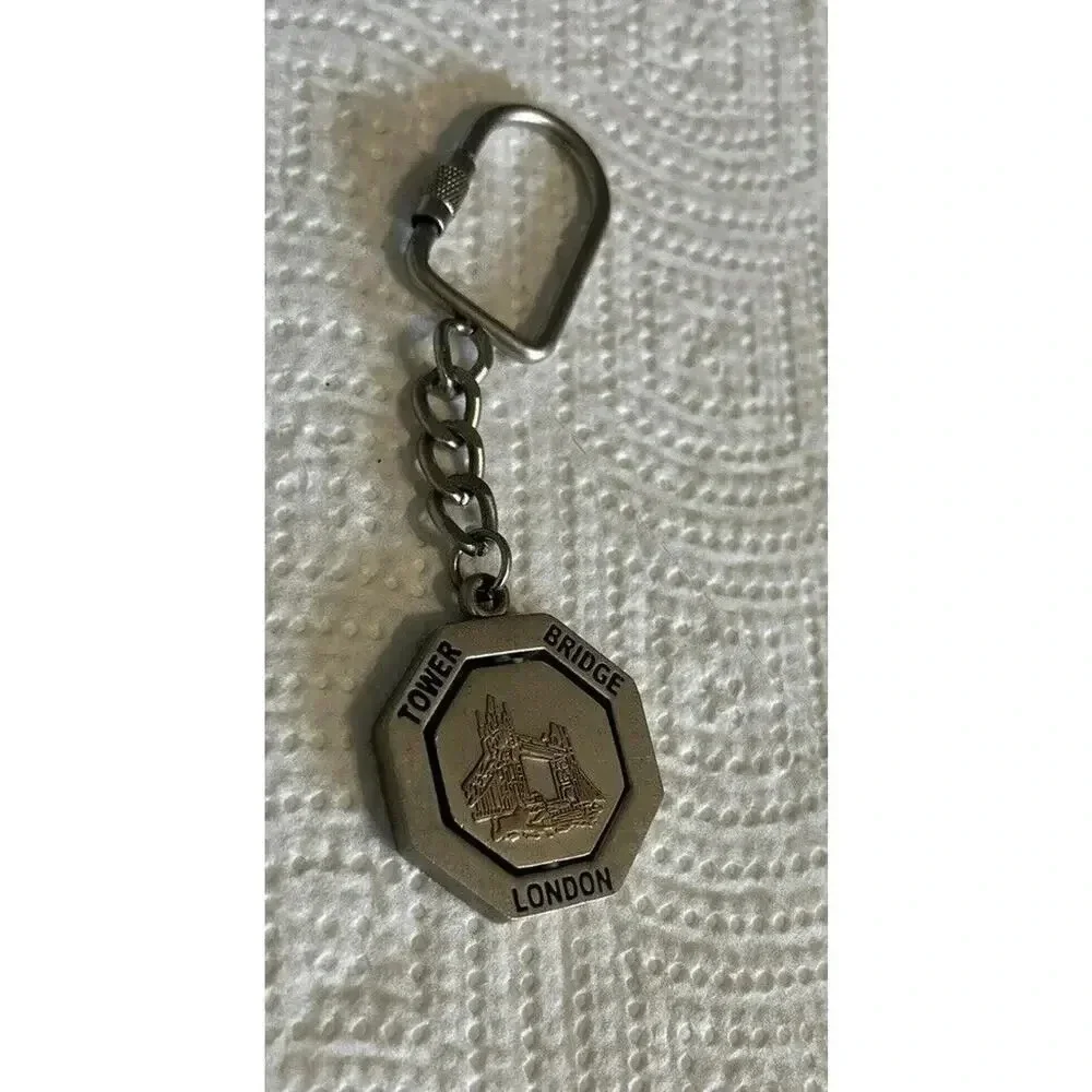London Spinner Keychain England Souvenir City Sights Spinning Center Keyring