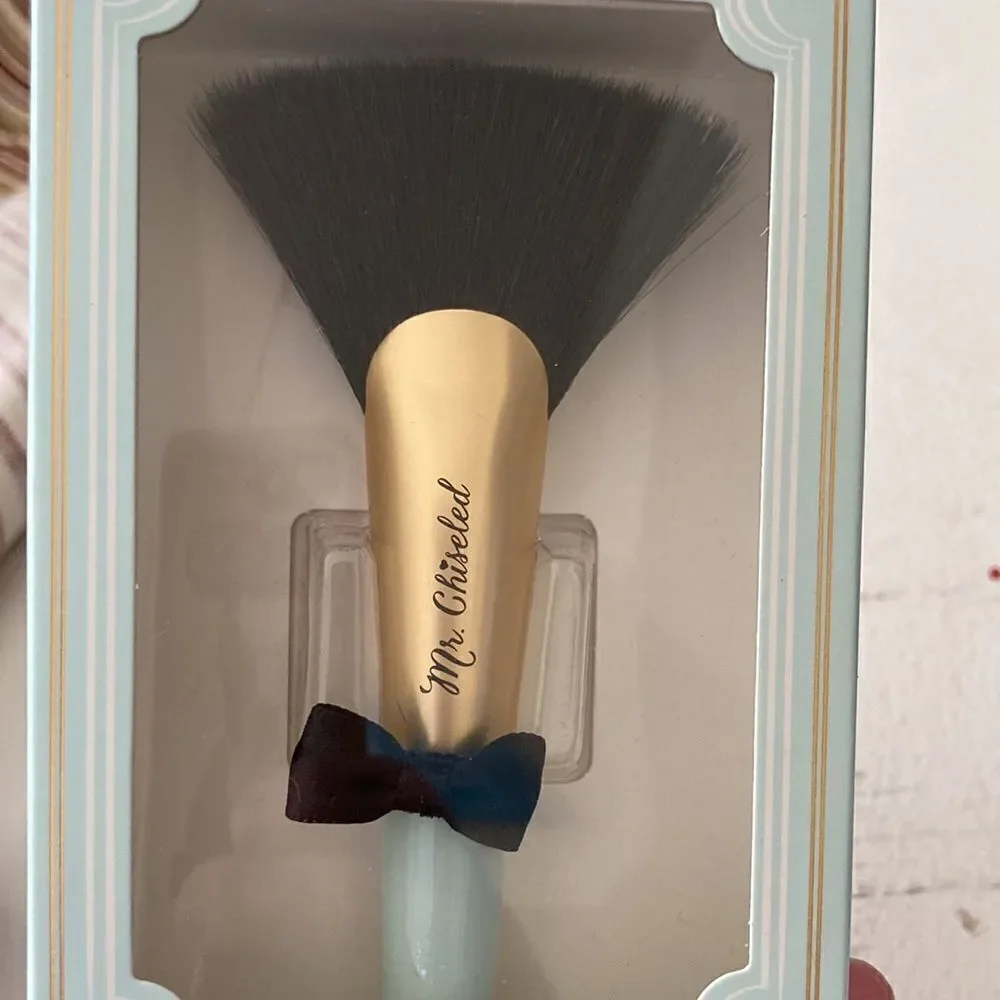 Too Faced Mr. Chiseled Contouring Brush