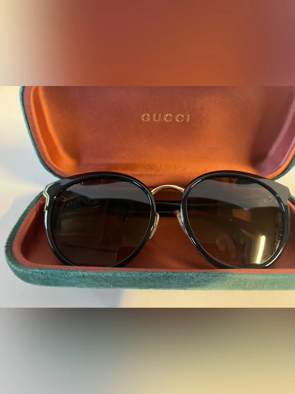 Gucci Black Round with red/green frame color Sunglasses with Gold Bridge