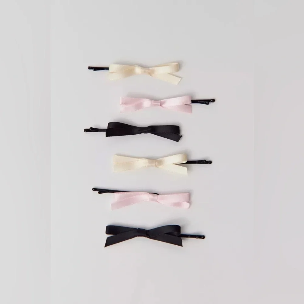 Urban Outfitters clean bows