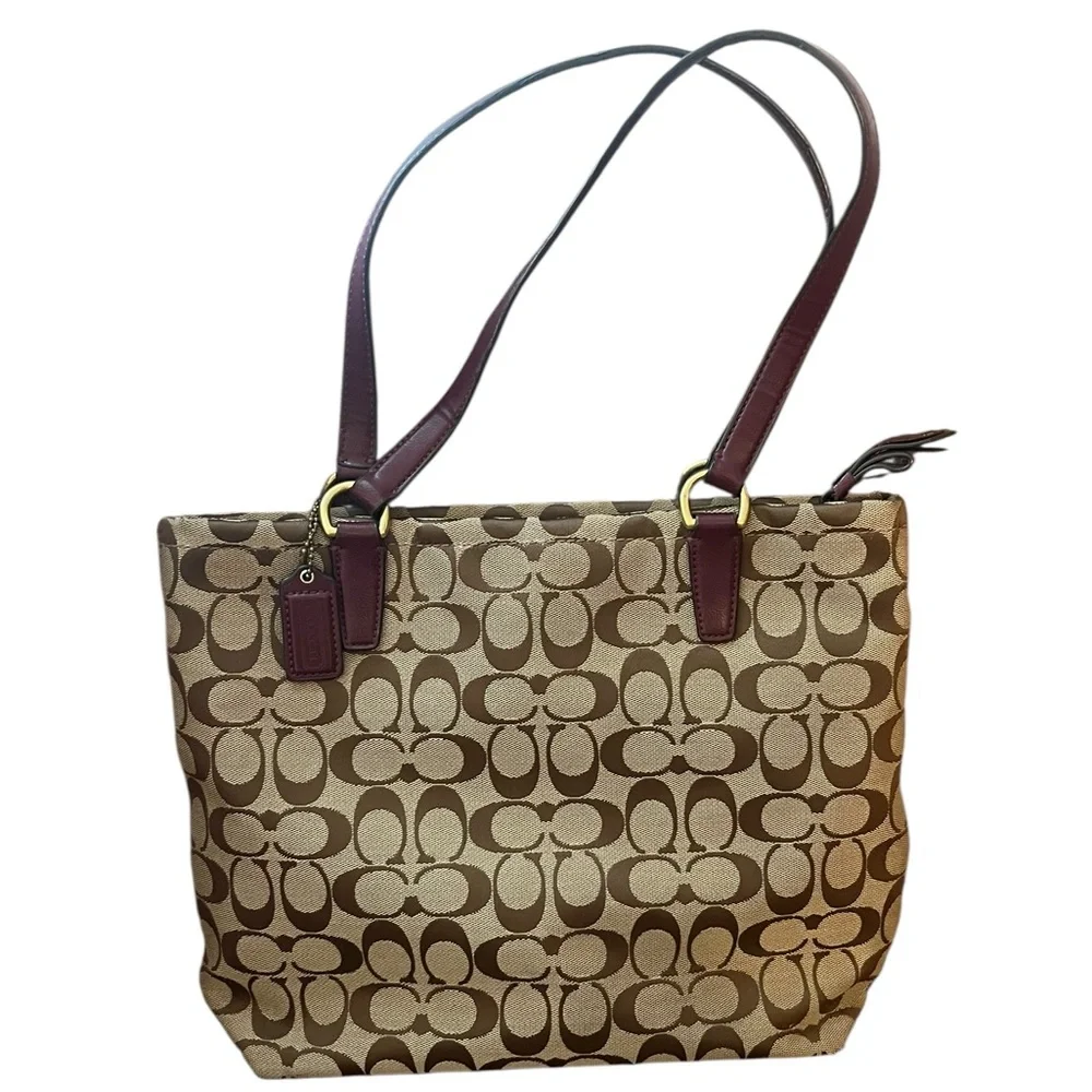 Coach classic signature