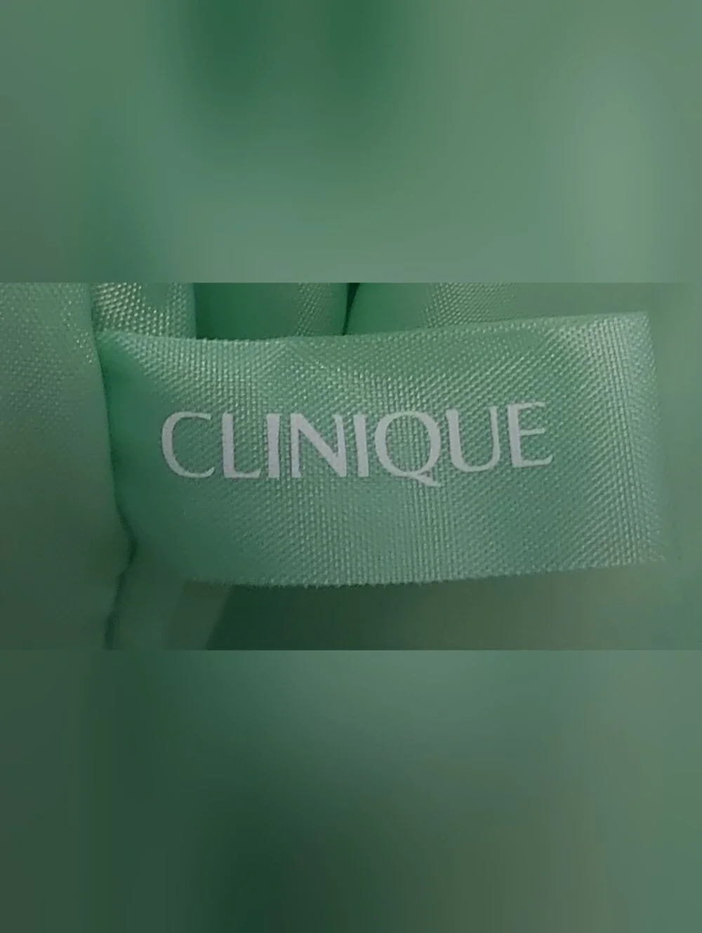 Clinique lightweight sleek