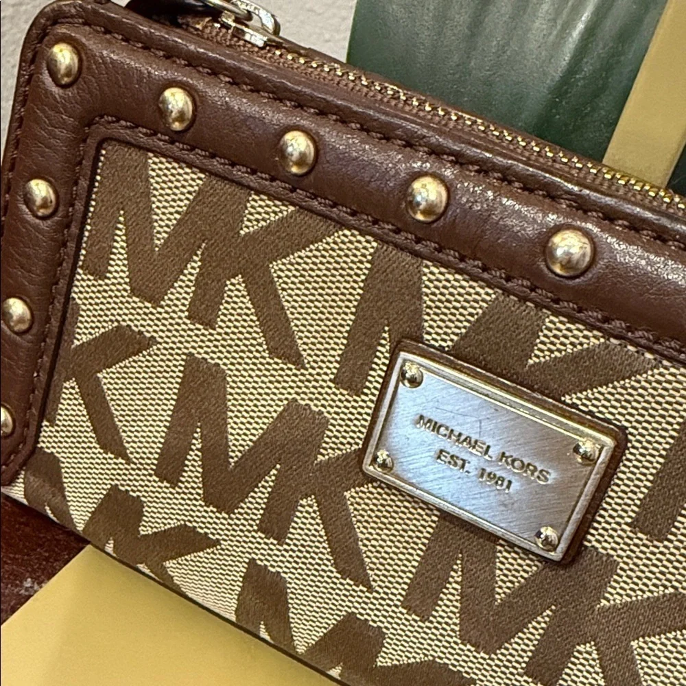 Michael Kors chic wallet