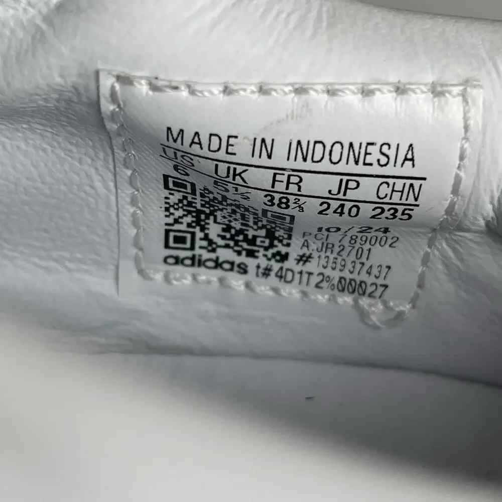 adidas shoes while shoe
