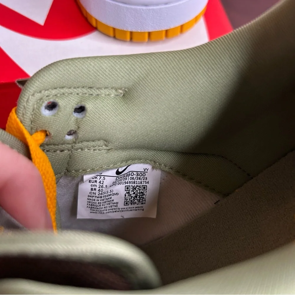 Nike Dunk Low Dusty Olive (8.5M/10W)